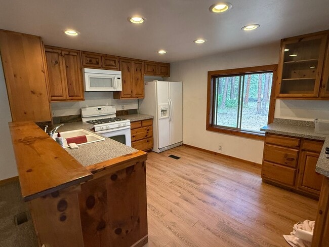 Building Photo - 3 bed 2 bath in Victor