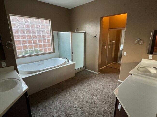 Building Photo - 14393 W Poinsettia Dr