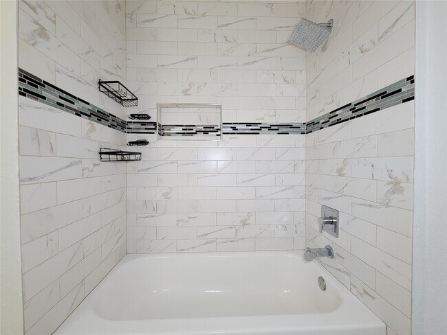 Building Photo - 409 S Travis