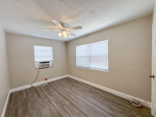 Building Photo - 908 14th St