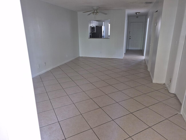 Building Photo - 2966 Coral Springs Dr