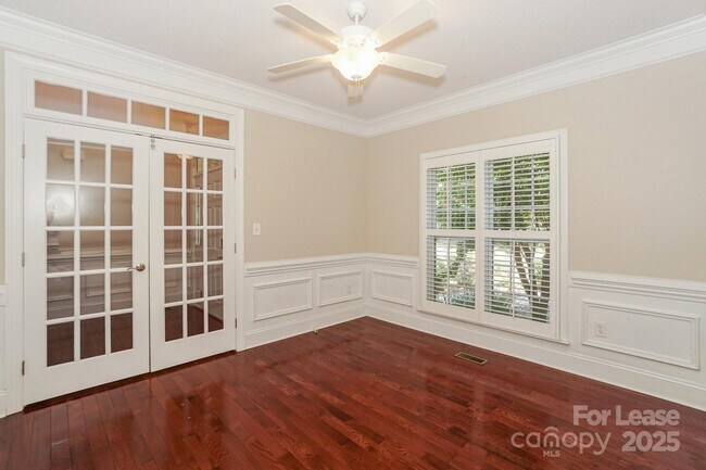 Building Photo - 181 Streamside Pl