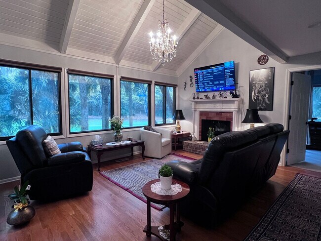 Primary Photo - 1701 Longbend Dr