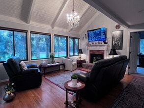 Building Photo - 1701 Longbend Dr