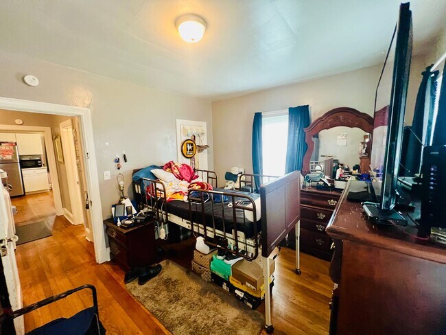 Building Photo - Renovated 3 bdrm/1.5 bath Home with Bonus Room and Dressing Room Located Near Hopkins Rd.