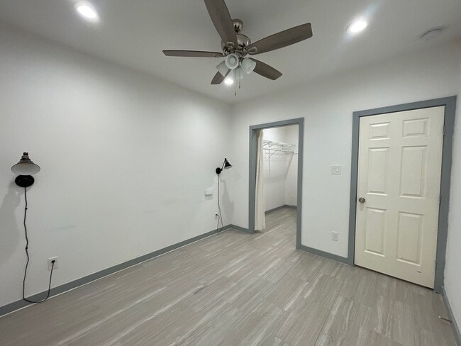 Building Photo - 5226 Ridgevan St