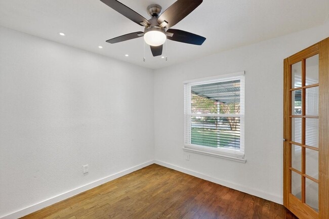 Building Photo - 8919 San Fernando Way