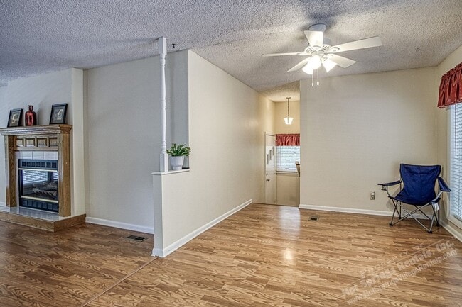 Building Photo - Central Hot Springs Village/Home/Unfurnished