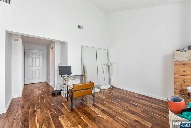 Building Photo - 16 Grand Cove Way