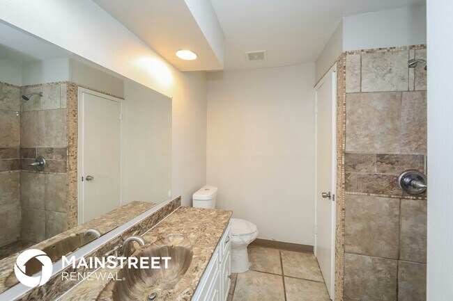Building Photo - 3378 Hallshire Dr