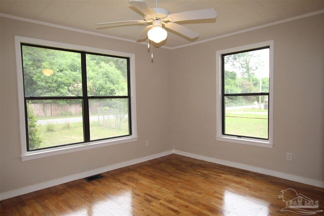 Building Photo - 4639 Santa Rosa Dr
