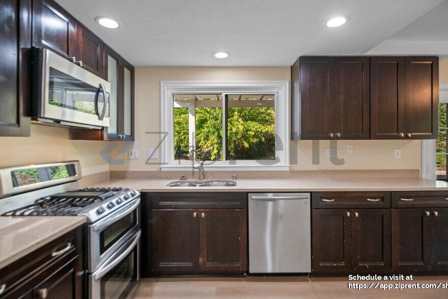 Building Photo - 15 Malibu Ct