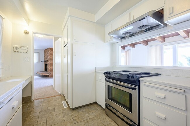 Building Photo - 552 Vía Del Monte