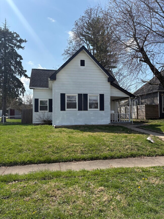 Building Photo - 645 Forest Ave