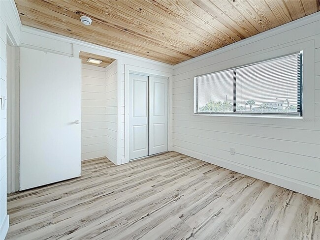 Building Photo - 497 Normandy Rd