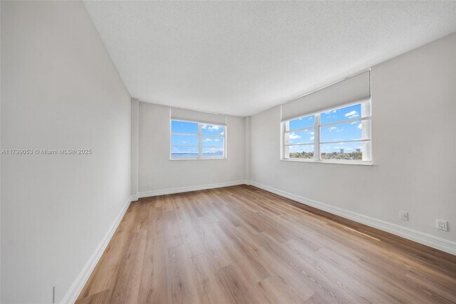 Building Photo - 1455 N Treasure Dr