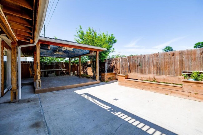 Building Photo - 21614 Trilby Way