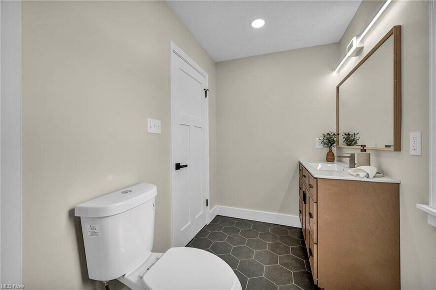 Building Photo - 3630 Raymont Blvd