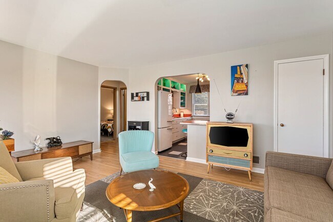 Building Photo - Beautiful Home In Underwood Park Neighborhood