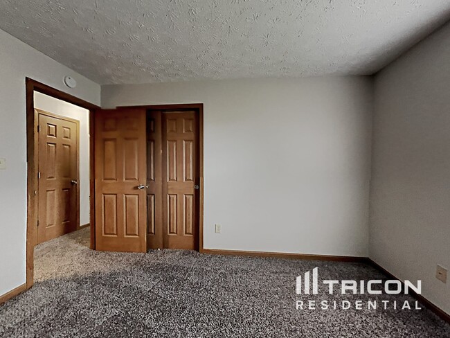 Building Photo - 1372 Evergreen Dr