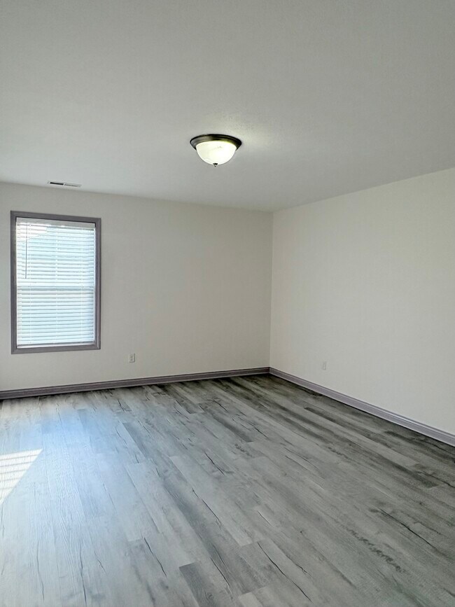 Building Photo - 839 Sweet Bay Ave