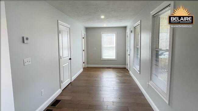 Building Photo - Cozy Country Living