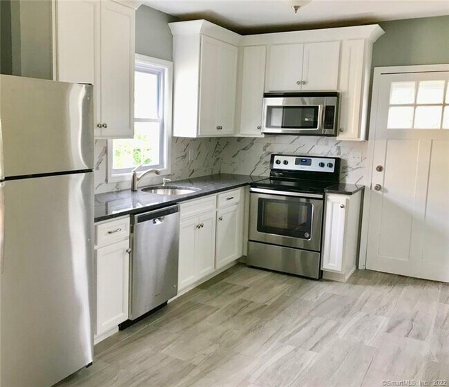 Building Photo - 15 Crofut Pl