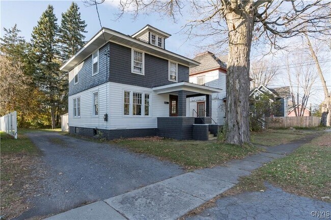 Building Photo - 213 N Pleasant St