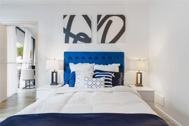 Building Photo - 801 S Miami Ave