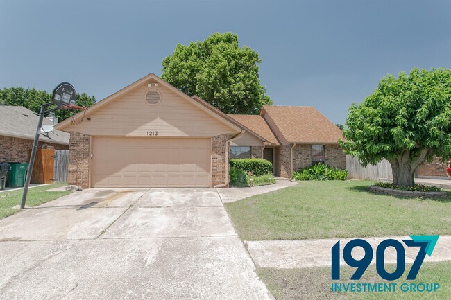 Building Photo - 1213 SW 133rd St