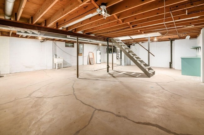 Building Photo - 1032 Kirk Ave