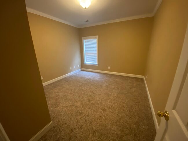 Building Photo - 245 Fairview Cir