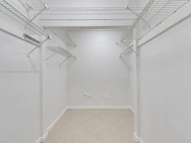 Building Photo - 870 NE 182nd St