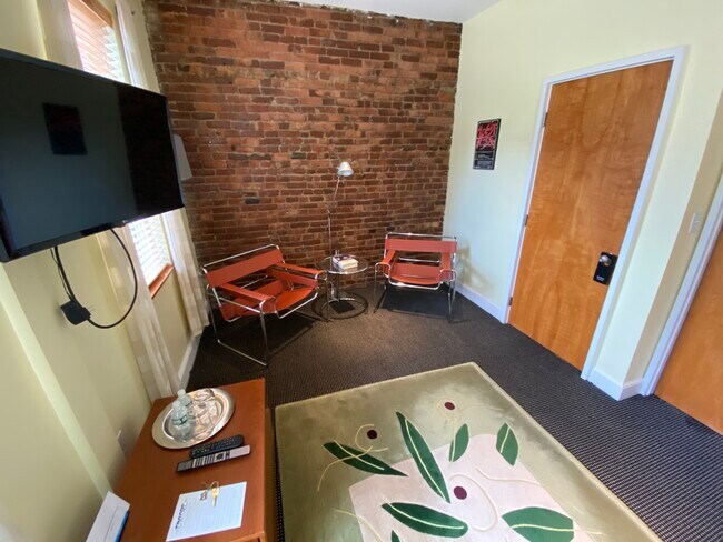 Building Photo - 116 W Newton St