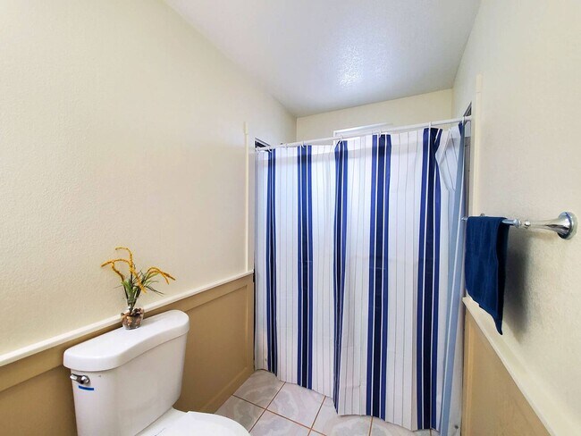 Building Photo - Mollison Duplex