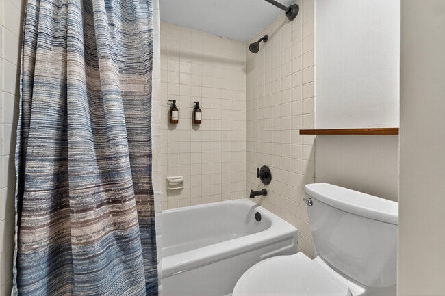 Building Photo - 1520 15th Ln