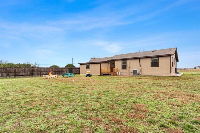 Building Photo - 2610 Co Rd 255