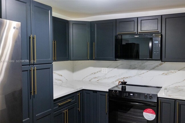 Building Photo - 3401 SW 17th St