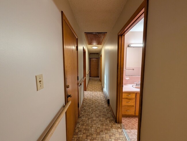 Building Photo - Available to Show