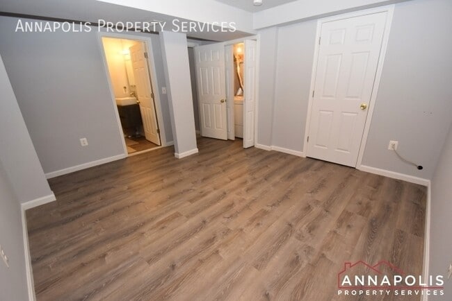 Building Photo - 544 Francis Nicholson Way