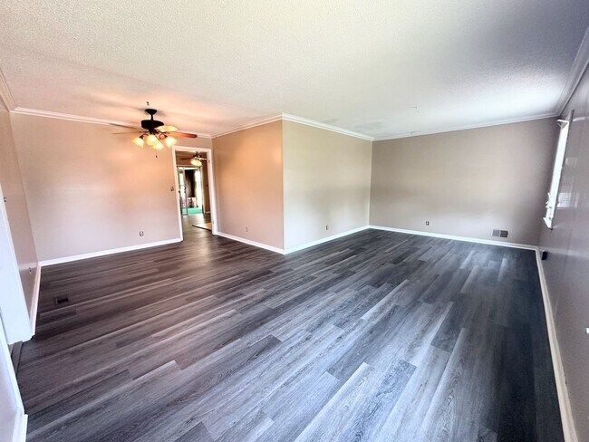 Building Photo - 2105 Hobson Ct
