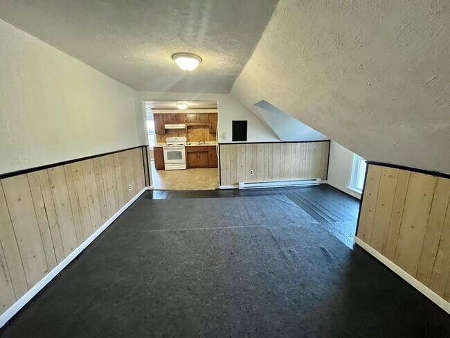 Building Photo - 2291 1/2 Day Street - Upper