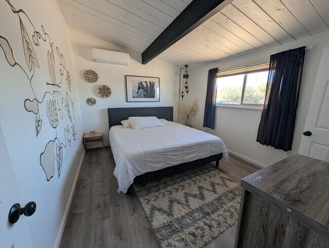 Building Photo - Adorable 2 bedroom 1 bathroom home *** FIRST MONTH DISCOUNTED RENT**