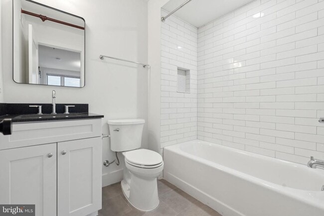 Building Photo - 901 King St