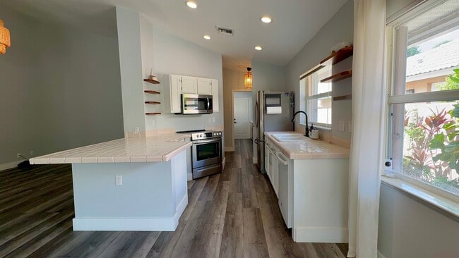 Building Photo - 5465 Grande Palm Cir