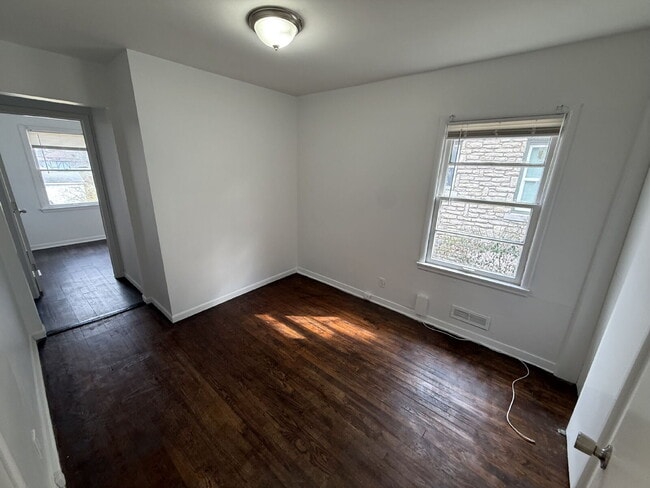 Building Photo - **READY NOW** 4 Bedroom/2 Bath Home In KCMO