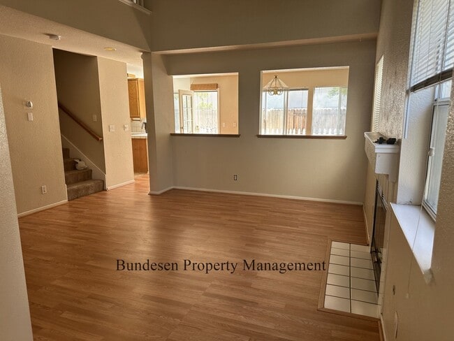 Building Photo - 913 Radcliff Dr