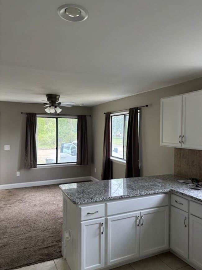 Building Photo - FRESHLY PAINTED, UPDATED BEAUTIFUL 3 BEDROOM/2 BATH HOUSE