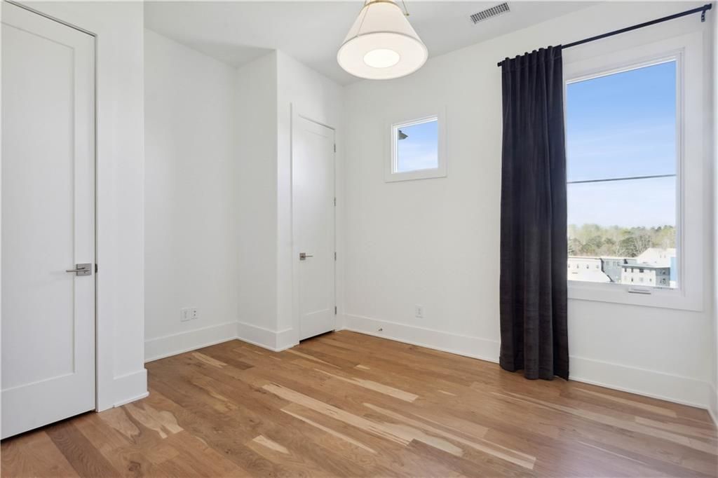 Building Photo - 10965 Serenbe Ln