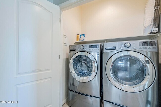Building Photo - 13562 W Cypress St